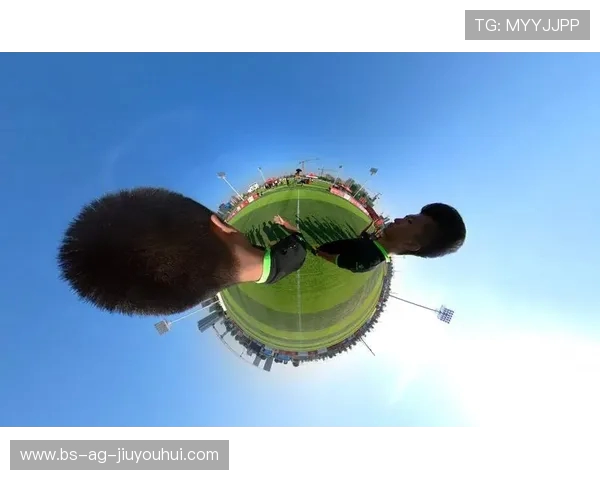 围绕足球中那些凑巧瞬间如何形成的全景精彩深度解析魅力呈现研究篇