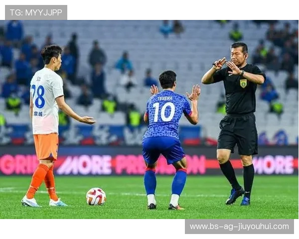 足球裁判面对球员威胁该如何保持公正与权威有效执法